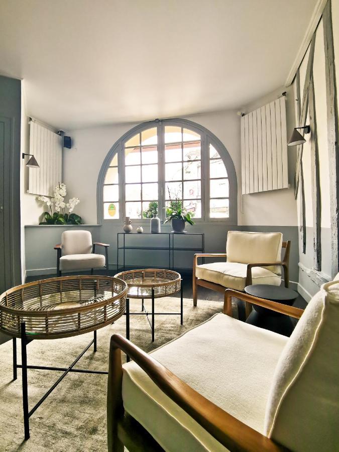 Logis Hotel & Restaurant Du Sauvage La Ferté-Gaucher Екстериор снимка