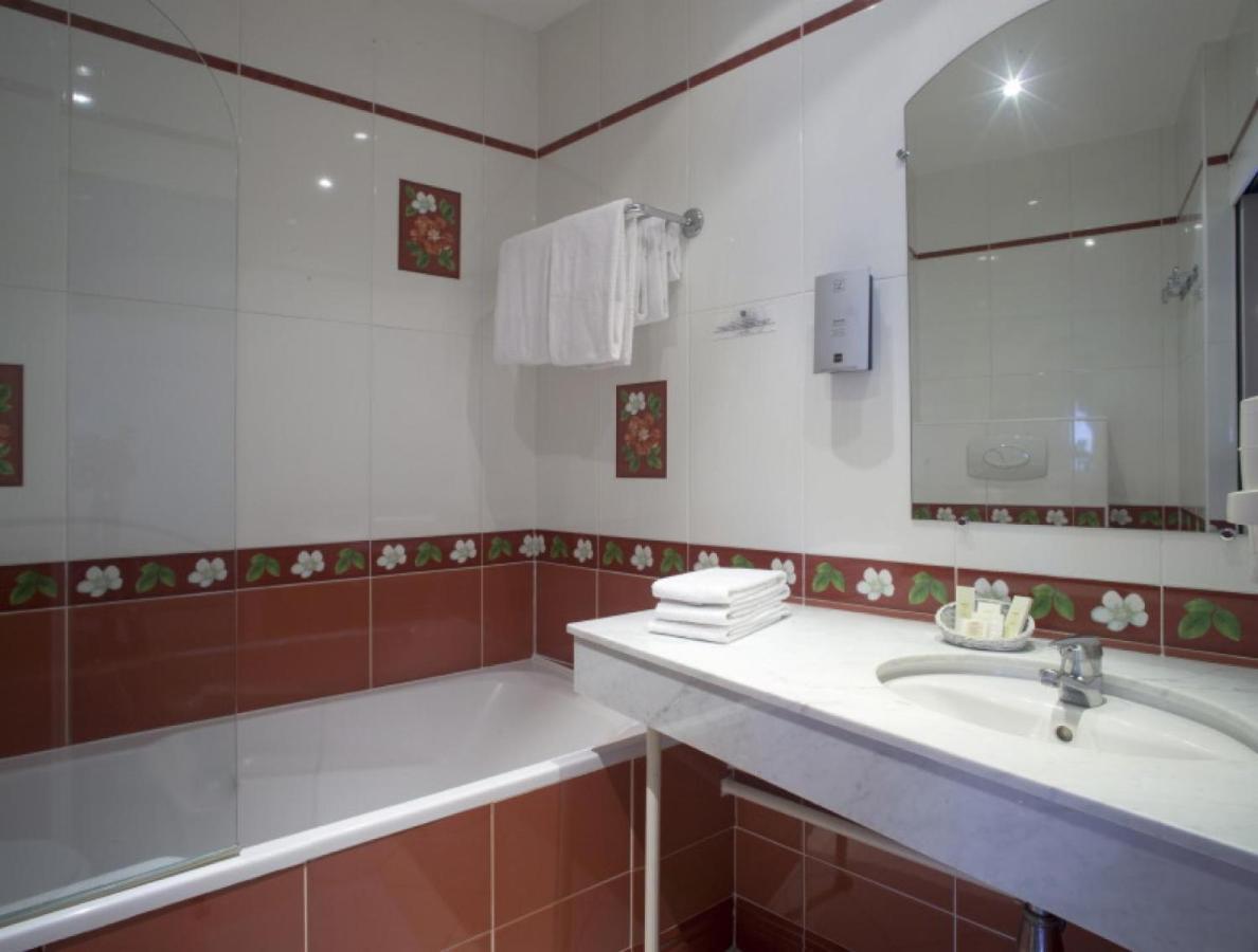 Logis Hotel & Restaurant Du Sauvage La Ferté-Gaucher Екстериор снимка