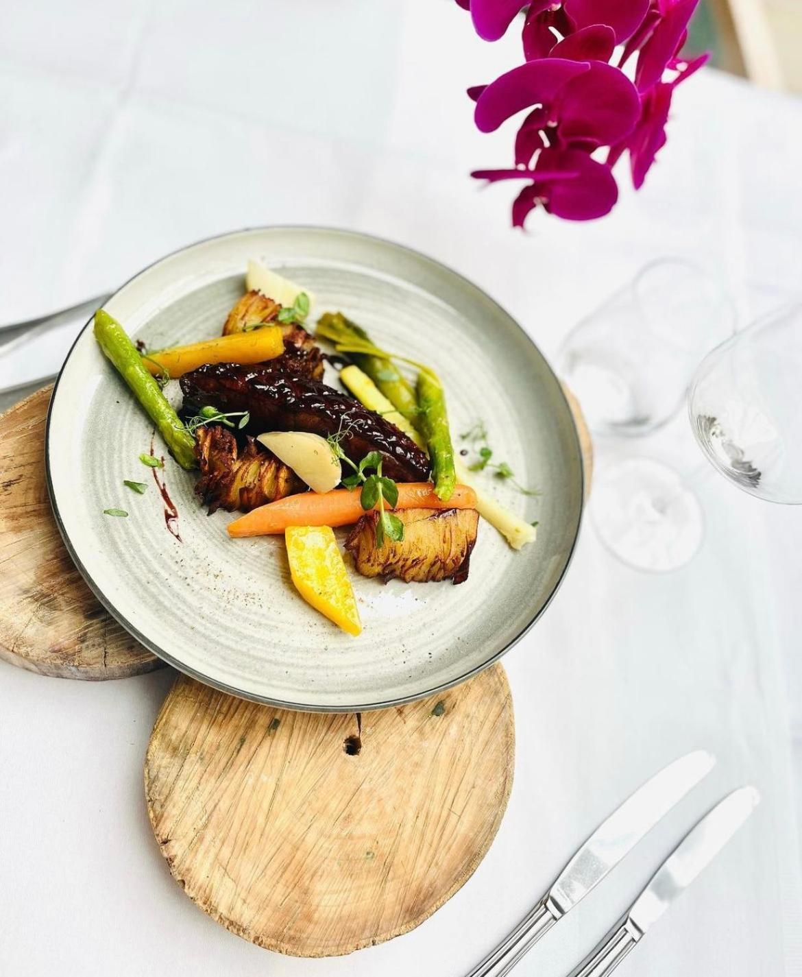 Logis Hotel & Restaurant Du Sauvage La Ferté-Gaucher Екстериор снимка