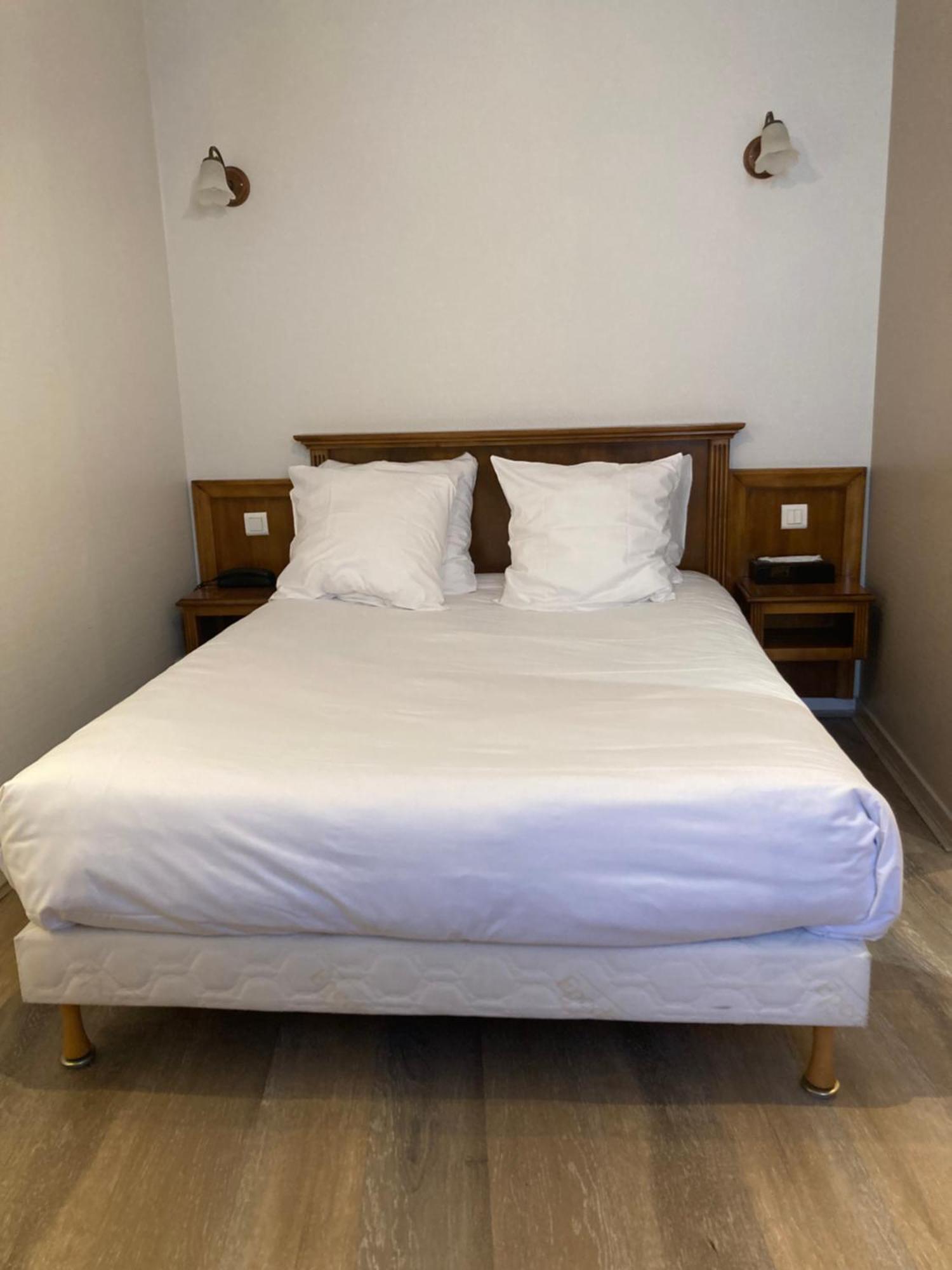Logis Hotel & Restaurant Du Sauvage La Ferté-Gaucher Екстериор снимка